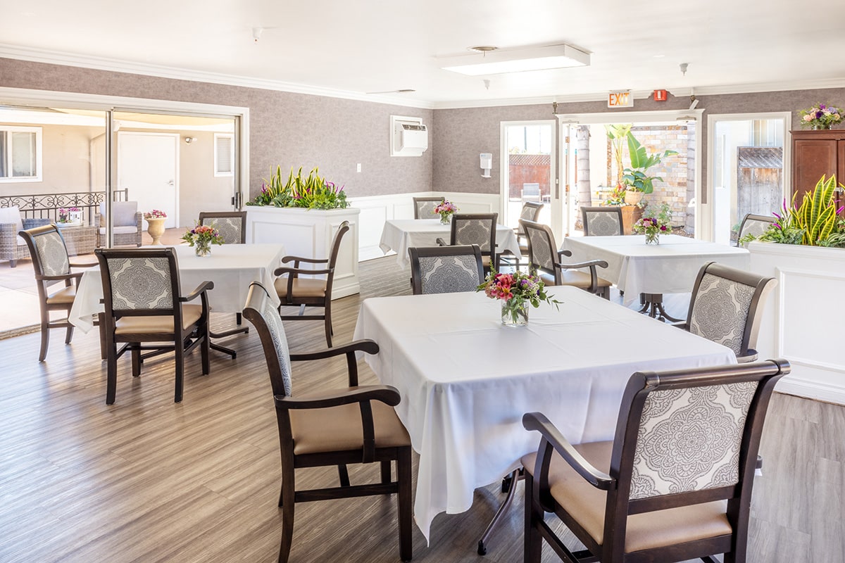 The Dining area with linen table cloths at La Mesa facility